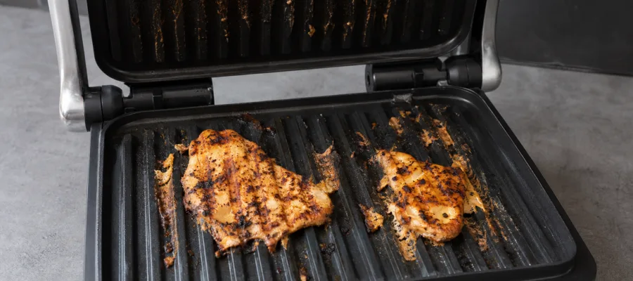 Warum klebt das Grillgut am Kontaktgrill? Tipps gegen Anhaften und Verbrennen