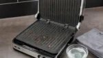 Wie man Fett und Speisereste vom Kontaktgrill entfernt ohne die Oberflaeche zu beschaedigen
